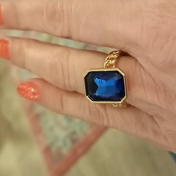 Gorgeous royal blue stone ring - Picture 3 of 8